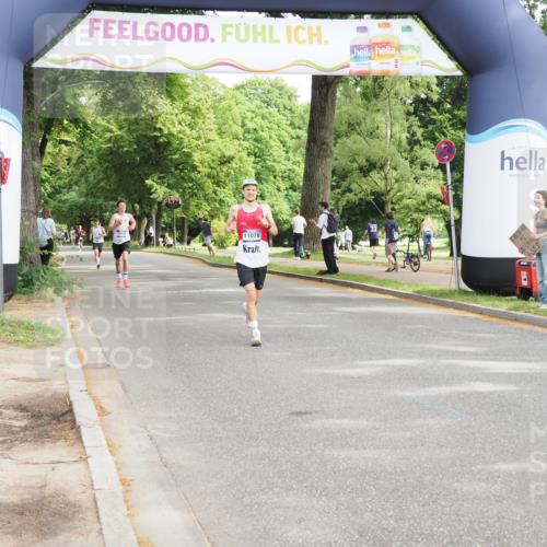 29.06.2025 - hella hamburg halbmarathon MichiJ http://msf.ph/oto/8170885 29.06.2025 10:15:09 Zwischen KM18-KM19 1241, 13872, 14113 meine-sportfotos.de