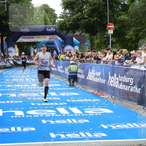 29.06.2025 - hella hamburg halbmarathon Zöllner http://msf.ph/oto/8170890 29.06.2025 10:22:14 Ziel 10650, 18693 meine-sportfotos.de
