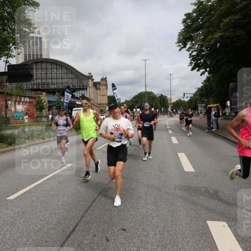 29.06.2025 - hella hamburg halbmarathon Yannick Fuchs http://msf.ph/oto/8170895 29.06.2025 10:24:34 20KM 2021, 2180, 3043, 6781, 7231, 7349, 9137, 9571, 10156, 10171, 10790, 12234, 12287, 12337, 13374, 13838, 14164, 14395, 15880, 16118, 16736, 16818, 17197, 18699, 18737, 18874, 19042, 19194, 19202, 19203, 19204 meine-sportfotos.de