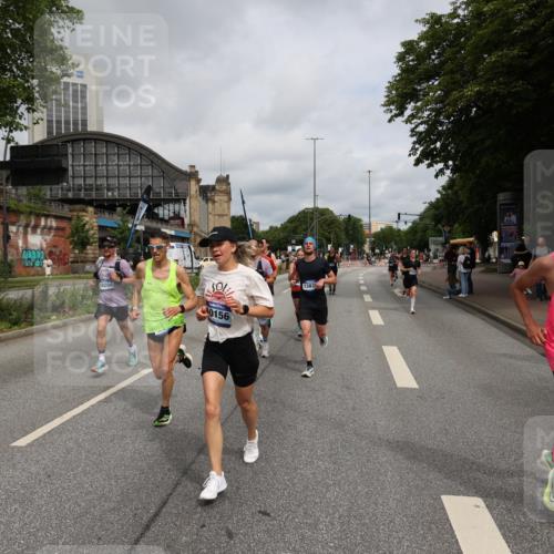 29.06.2025 - hella hamburg halbmarathon Yannick Fuchs http://msf.ph/oto/8170923 29.06.2025 10:24:34 20KM 2021, 2180, 3043, 6781, 7231, 7349, 9137, 9571, 10156, 10171, 10790, 12234, 12287, 12337, 13374, 13838, 14164, 14395, 15880, 16118, 16736, 16818, 17197, 18699, 18737, 18874, 19042, 19194, 19202, 19203, 19204 meine-sportfotos.de