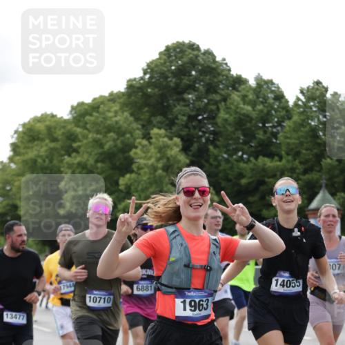 29.06.2025 - hella hamburg halbmarathon Jannik Wohlers http://msf.ph/oto/8170930 29.06.2025 10:21:38 Lombardsbrücke 1003, 1191, 1250, 1294, 1958, 1963, 2009, 2063, 2514, 2744, 3050, 3172, 3458, 3606, 3768, 3995, 4046, 4366, 5641, 6676, 6881, 7162, 8431, 8860, 8954, 8959, 9002, 9062, 9326, 9327, 9788, 9807, 10088, 10125, 10167, 10210, 10710, 10787, 11424, 12894, 13477, 14053, 14055, 14059, 14168, 14180, 15104, 15129, 15324, 15635, 15660, 16143, 16154, 16161, 16762, 16781, 16796, 16920, 17416, 17696, 17944, 18172, 18661, 19008, 19099 meine-sportfotos.de