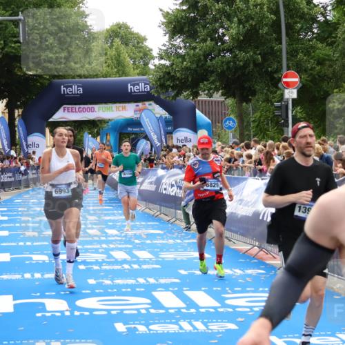 29.06.2025 - hella hamburg halbmarathon Zöllner http://msf.ph/oto/8170945 29.06.2025 10:36:22 Ziel 6829, 6993, 12051, 13991, 14075, 15348, 16158, 17192 meine-sportfotos.de