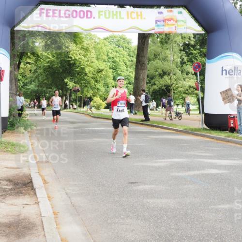 29.06.2025 - hella hamburg halbmarathon MichiJ http://msf.ph/oto/8170953 29.06.2025 10:15:09 Zwischen KM18-KM19 1241, 13872, 14113 meine-sportfotos.de