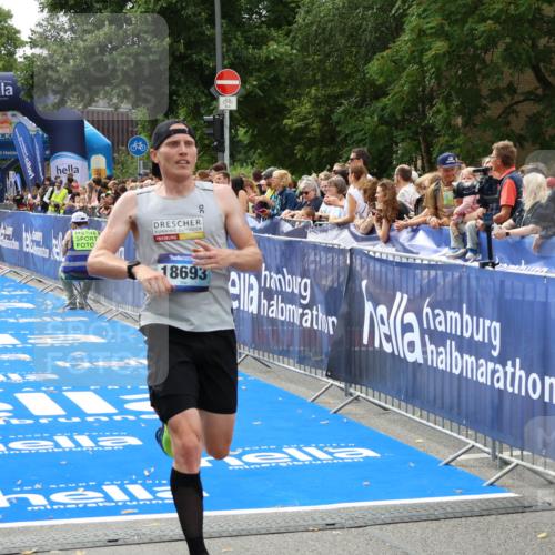 29.06.2025 - hella hamburg halbmarathon Zöllner http://msf.ph/oto/8170957 29.06.2025 10:22:16 Ziel 10650, 18693 meine-sportfotos.de
