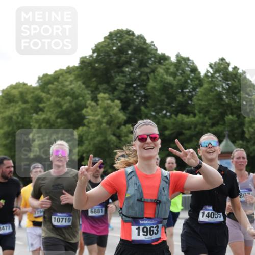 29.06.2025 - hella hamburg halbmarathon Jannik Wohlers http://msf.ph/oto/8170976 29.06.2025 10:21:38 Lombardsbrücke 1003, 1191, 1250, 1294, 1958, 1963, 2009, 2063, 2514, 2744, 3050, 3172, 3458, 3606, 3768, 3995, 4046, 4366, 5641, 6676, 6881, 7162, 8431, 8860, 8954, 8959, 9002, 9062, 9326, 9327, 9788, 9807, 10088, 10125, 10167, 10210, 10710, 10787, 11424, 12894, 13477, 14053, 14055, 14059, 14168, 14180, 15104, 15129, 15324, 15635, 15660, 16143, 16154, 16161, 16762, 16781, 16796, 16920, 17416, 17696, 17944, 18172, 18661, 19008, 19099 meine-sportfotos.de