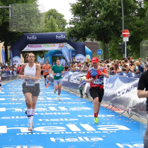 29.06.2025 - hella hamburg halbmarathon Zöllner http://msf.ph/oto/8170977 29.06.2025 10:36:22 Ziel 6829, 6993, 12051, 13991, 14075, 15348, 16158, 17192 meine-sportfotos.de