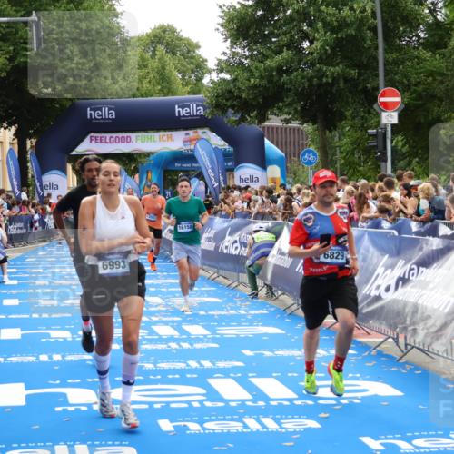 29.06.2025 - hella hamburg halbmarathon Zöllner http://msf.ph/oto/8171002 29.06.2025 10:36:23 Ziel 6829, 6993, 12051, 13991, 14075, 15348, 16158, 17192 meine-sportfotos.de