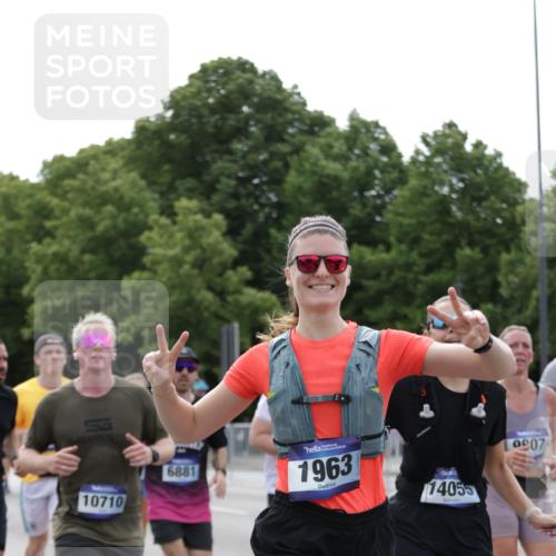 29.06.2025 - hella hamburg halbmarathon Jannik Wohlers http://msf.ph/oto/8171003 29.06.2025 10:21:38 Lombardsbrücke 1003, 1191, 1250, 1294, 1958, 1963, 2009, 2063, 2514, 2744, 3050, 3172, 3458, 3606, 3768, 3995, 4046, 4366, 5641, 6676, 6881, 7162, 8431, 8860, 8954, 8959, 9002, 9062, 9326, 9327, 9788, 9807, 10088, 10125, 10167, 10210, 10710, 10787, 11424, 12894, 13477, 14053, 14055, 14059, 14168, 14180, 15104, 15129, 15324, 15635, 15660, 16143, 16154, 16161, 16762, 16781, 16796, 16920, 17416, 17696, 17944, 18172, 18661, 19008, 19099 meine-sportfotos.de