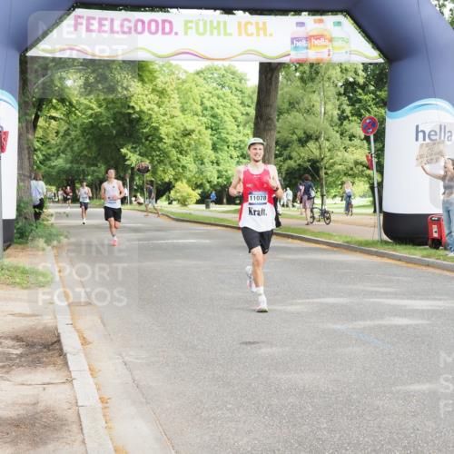 29.06.2025 - hella hamburg halbmarathon MichiJ http://msf.ph/oto/8171007 29.06.2025 10:15:09 Zwischen KM18-KM19 1241, 13872, 14113 meine-sportfotos.de
