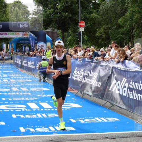 29.06.2025 - hella hamburg halbmarathon Zöllner http://msf.ph/oto/8171036 29.06.2025 10:22:20 Ziel 10650 meine-sportfotos.de
