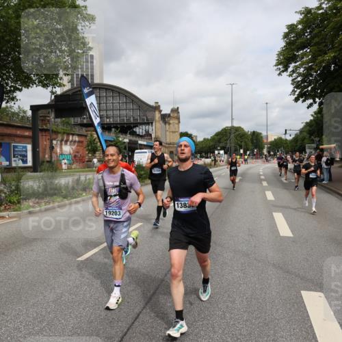 29.06.2025 - hella hamburg halbmarathon Yannick Fuchs http://msf.ph/oto/8171059 29.06.2025 10:24:36 20KM 1758, 2021, 2180, 3043, 6781, 7186, 7231, 7349, 9137, 9571, 10156, 10171, 10790, 12234, 12337, 13374, 13838, 14164, 14395, 15672, 15880, 16118, 16736, 16818, 17197, 18699, 18737, 19042, 19194, 19202, 19203, 19204 meine-sportfotos.de