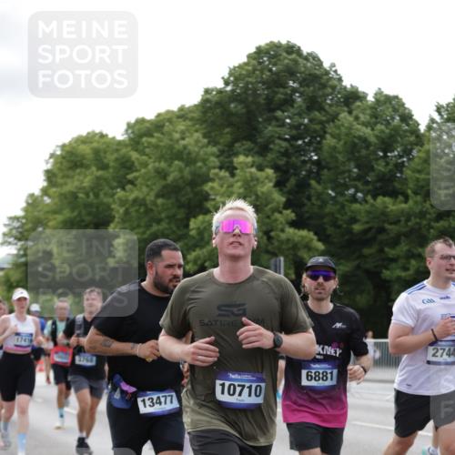 29.06.2025 - hella hamburg halbmarathon Jannik Wohlers http://msf.ph/oto/8171067 29.06.2025 10:21:39 Lombardsbrücke 1003, 1294, 1963, 2009, 2063, 2514, 2744, 3050, 3172, 3458, 3606, 3768, 3995, 4046, 4366, 5641, 6676, 6881, 6977, 7162, 8431, 8860, 8954, 8959, 9002, 9062, 9326, 9327, 9788, 9807, 10088, 10125, 10167, 10210, 10710, 10787, 12894, 13255, 13477, 14053, 14055, 14059, 14168, 14180, 15104, 15129, 15324, 15635, 15660, 16143, 16154, 16161, 16762, 16781, 16796, 16920, 17416, 17556, 17696, 17944, 18172, 18661, 19008, 19099 meine-sportfotos.de