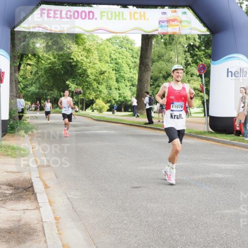 29.06.2025 - hella hamburg halbmarathon MichiJ http://msf.ph/oto/8171090 29.06.2025 10:15:10 Zwischen KM18-KM19 1241, 11078, 13872 meine-sportfotos.de