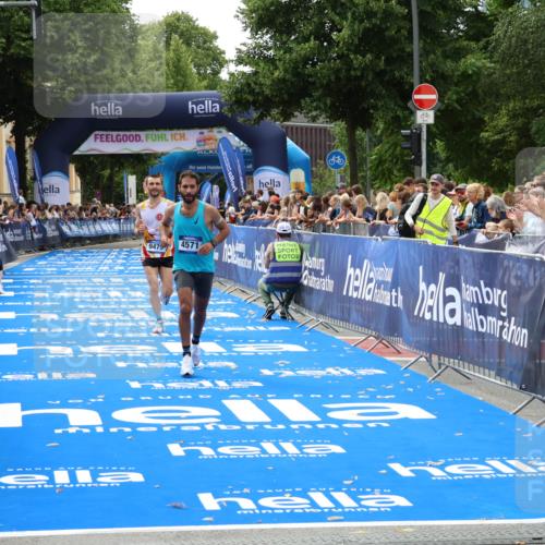 29.06.2025 - hella hamburg halbmarathon Zöllner http://msf.ph/oto/8171095 29.06.2025 10:22:28 Ziel 4571, 9475 meine-sportfotos.de
