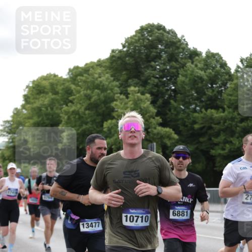 29.06.2025 - hella hamburg halbmarathon Jannik Wohlers http://msf.ph/oto/8171101 29.06.2025 10:21:39 Lombardsbrücke 1003, 1294, 1963, 2009, 2063, 2514, 2744, 3050, 3172, 3458, 3606, 3768, 3995, 4046, 4366, 5641, 6676, 6881, 6977, 7162, 8431, 8860, 8954, 8959, 9002, 9062, 9326, 9327, 9788, 9807, 10088, 10125, 10167, 10210, 10710, 10787, 12894, 13255, 13477, 14053, 14055, 14059, 14168, 14180, 15104, 15129, 15324, 15635, 15660, 16143, 16154, 16161, 16762, 16781, 16796, 16920, 17416, 17556, 17696, 17944, 18172, 18661, 19008, 19099 meine-sportfotos.de
