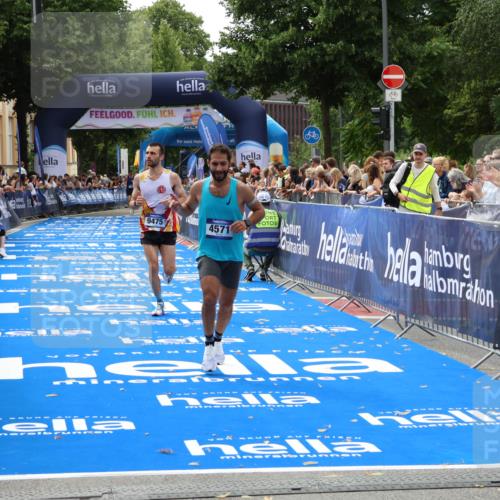29.06.2025 - hella hamburg halbmarathon Zöllner http://msf.ph/oto/8171124 29.06.2025 10:22:28 Ziel 4571, 9475 meine-sportfotos.de