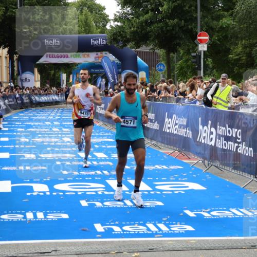 29.06.2025 - hella hamburg halbmarathon Zöllner http://msf.ph/oto/8171133 29.06.2025 10:22:29 Ziel 4571, 9475 meine-sportfotos.de