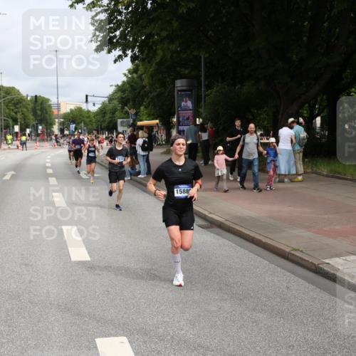 29.06.2025 - hella hamburg halbmarathon Yannick Fuchs http://msf.ph/oto/8171143 29.06.2025 10:24:37 20KM 1758, 2021, 2180, 3043, 6781, 7186, 7231, 9137, 9571, 10156, 10171, 10790, 12234, 12337, 13374, 13838, 14164, 14395, 15672, 15880, 16118, 16736, 16818, 17197, 18699, 18737, 19042, 19194, 19202, 19203, 19204 meine-sportfotos.de