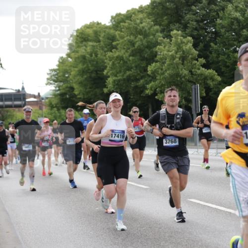 29.06.2025 - hella hamburg halbmarathon Jannik Wohlers http://msf.ph/oto/8171154 29.06.2025 10:21:40 Lombardsbrücke 1003, 1294, 1963, 2009, 2063, 2514, 2744, 3050, 3172, 3458, 3606, 3768, 3995, 4046, 4366, 5641, 6676, 6881, 6977, 7162, 8431, 8860, 8884, 8954, 9002, 9062, 9327, 9788, 9807, 10088, 10125, 10167, 10210, 10710, 12894, 13255, 13477, 14053, 14055, 14059, 14168, 14180, 15129, 15324, 15635, 15660, 16143, 16154, 16161, 16762, 16796, 16920, 17416, 17556, 17696, 17944, 18172, 18661, 19008, 19099, 19154 meine-sportfotos.de