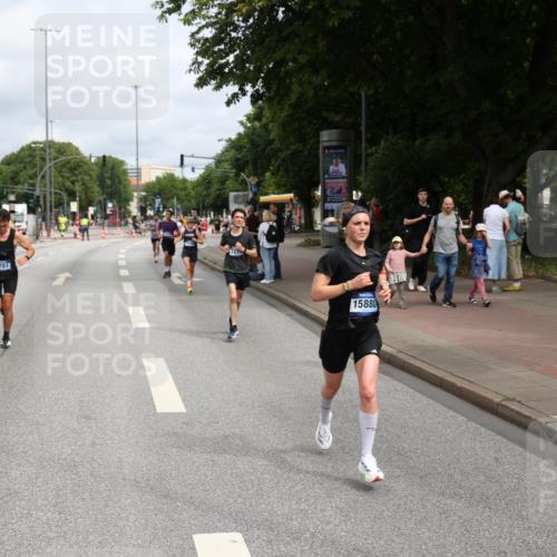 29.06.2025 - hella hamburg halbmarathon Yannick Fuchs http://msf.ph/oto/8171160 29.06.2025 10:24:37 20KM 1758, 2021, 2180, 3043, 6781, 7186, 7231, 9137, 9571, 10156, 10171, 10790, 12234, 12337, 13374, 13838, 14164, 14395, 15672, 15880, 16118, 16736, 16818, 17197, 18699, 18737, 19042, 19194, 19202, 19203, 19204 meine-sportfotos.de