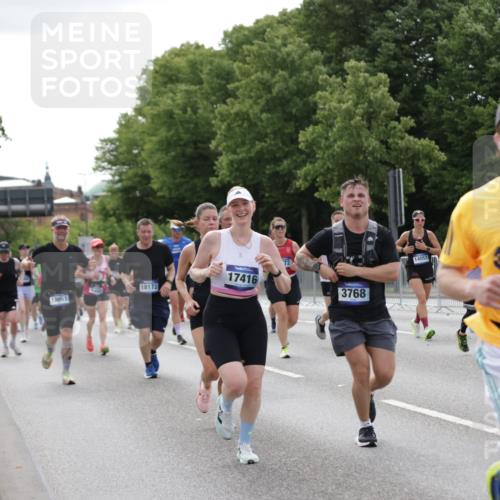 29.06.2025 - hella hamburg halbmarathon Jannik Wohlers http://msf.ph/oto/8171179 29.06.2025 10:21:40 Lombardsbrücke 1003, 1294, 1963, 2009, 2063, 2514, 2744, 3050, 3172, 3458, 3606, 3768, 3995, 4046, 4366, 5641, 6676, 6881, 6977, 7162, 8431, 8860, 8884, 8954, 9002, 9062, 9327, 9788, 9807, 10088, 10125, 10167, 10210, 10710, 12894, 13255, 13477, 14053, 14055, 14059, 14168, 14180, 15129, 15324, 15635, 15660, 16143, 16154, 16161, 16762, 16796, 16920, 17416, 17556, 17696, 17944, 18172, 18661, 19008, 19099, 19154 meine-sportfotos.de