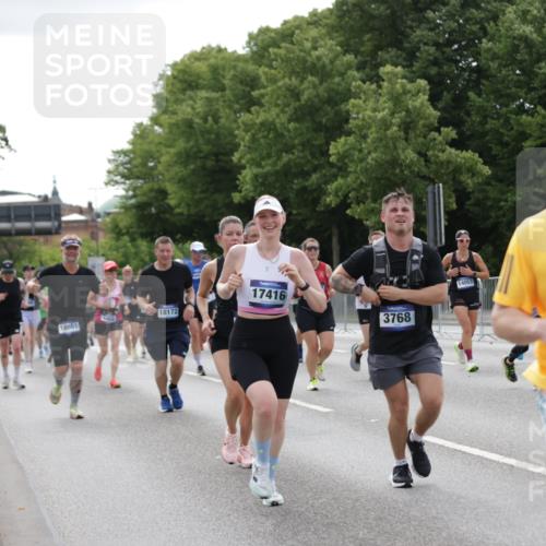 29.06.2025 - hella hamburg halbmarathon Jannik Wohlers http://msf.ph/oto/8171194 29.06.2025 10:21:40 Lombardsbrücke 1003, 1294, 1963, 2009, 2063, 2514, 2744, 3050, 3172, 3458, 3606, 3768, 3995, 4046, 4366, 5641, 6676, 6881, 6977, 7162, 8431, 8860, 8884, 8954, 9002, 9062, 9327, 9788, 9807, 10088, 10125, 10167, 10210, 10710, 12894, 13255, 13477, 14053, 14055, 14059, 14168, 14180, 15129, 15324, 15635, 15660, 16143, 16154, 16161, 16762, 16796, 16920, 17416, 17556, 17696, 17944, 18172, 18661, 19008, 19099, 19154 meine-sportfotos.de