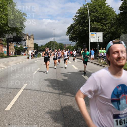 29.06.2025 - hella hamburg halbmarathon Yannick Fuchs http://msf.ph/oto/8171231 29.06.2025 10:41:13 20KM 1012, 1070, 1689, 1942, 2222, 2623, 3304, 5129, 5472, 5532, 6203, 6373, 6630, 7480, 7908, 8023, 8564, 9305, 9497, 9794, 10208, 10211, 11077, 11858, 12808, 13303, 13554, 13728, 14415, 14449, 14482, 14594, 15026, 15611, 15684, 15714, 15825, 16081, 16089, 16136, 16175, 16466, 16475, 17353, 17669, 17718, 17865, 18356 meine-sportfotos.de