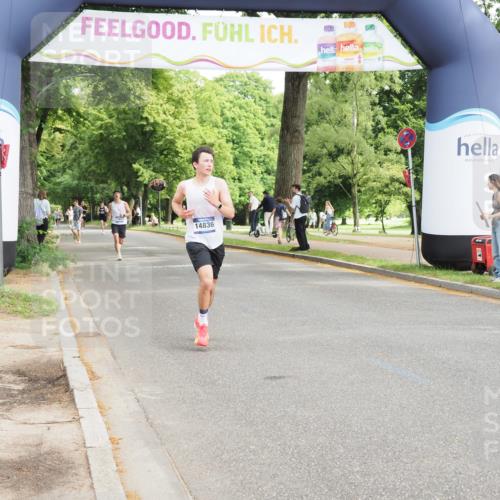 29.06.2025 - hella hamburg halbmarathon MichiJ http://msf.ph/oto/8171263 29.06.2025 10:15:12 Zwischen KM18-KM19 11078, 14836 meine-sportfotos.de