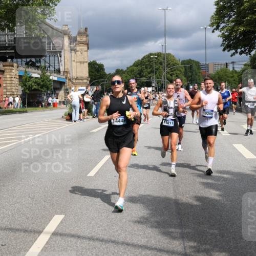 29.06.2025 - hella hamburg halbmarathon Yannick Fuchs http://msf.ph/oto/8171272 29.06.2025 10:41:14 20KM 1012, 1070, 1689, 1942, 2222, 2623, 3304, 5129, 5472, 5532, 6203, 6373, 6630, 7480, 7908, 8023, 8564, 9305, 9497, 9794, 10208, 10211, 10423, 11077, 11858, 12808, 13303, 13554, 13728, 14415, 14449, 14482, 14594, 15026, 15611, 15684, 15714, 15825, 16081, 16089, 16136, 16175, 16466, 16475, 17353, 17669, 17718, 17865, 18297, 18356 meine-sportfotos.de