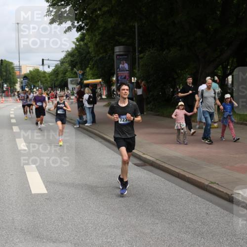 29.06.2025 - hella hamburg halbmarathon Yannick Fuchs http://msf.ph/oto/8171279 29.06.2025 10:24:38 20KM 1758, 2021, 2180, 3043, 6781, 7186, 7231, 9137, 9571, 10156, 10171, 10790, 12234, 12337, 13374, 13838, 14164, 14395, 15672, 15880, 16118, 16736, 16818, 17197, 18699, 18737, 19042, 19194, 19202, 19203, 19204 meine-sportfotos.de