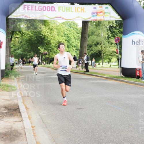 29.06.2025 - hella hamburg halbmarathon MichiJ http://msf.ph/oto/8171320 29.06.2025 10:15:13 Zwischen KM18-KM19 11078, 14836 meine-sportfotos.de
