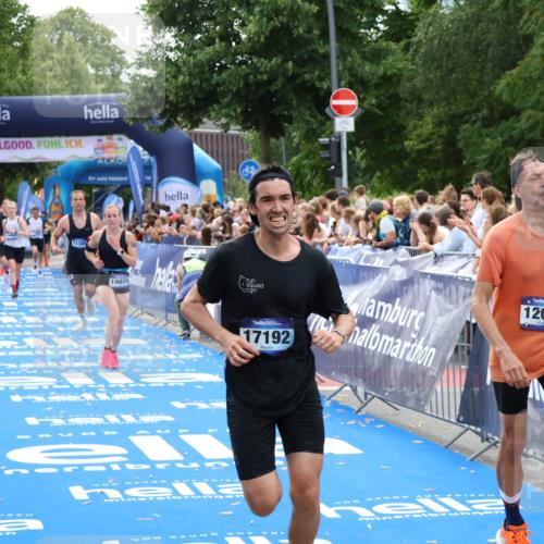 29.06.2025 - hella hamburg halbmarathon Zöllner http://msf.ph/oto/8171332 29.06.2025 10:36:28 Ziel 8084, 9296, 10404, 10680, 10852, 11304, 12051, 12916, 14075, 17192, 18062 meine-sportfotos.de