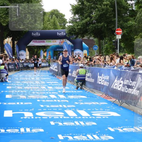 29.06.2025 - hella hamburg halbmarathon Zöllner http://msf.ph/oto/8171337 29.06.2025 10:22:39 Ziel 2618, 3720 meine-sportfotos.de