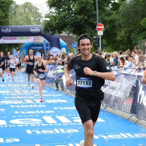 29.06.2025 - hella hamburg halbmarathon Zöllner http://msf.ph/oto/8171359 29.06.2025 10:36:29 Ziel 8084, 9296, 10404, 10680, 10852, 11304, 12051, 12916, 14075, 17192, 17723, 18062 meine-sportfotos.de