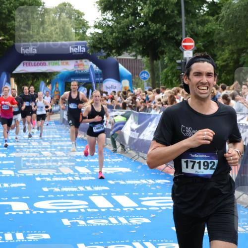 29.06.2025 - hella hamburg halbmarathon Zöllner http://msf.ph/oto/8171366 29.06.2025 10:36:29 Ziel 8084, 9296, 10404, 10680, 10852, 11304, 12051, 12916, 14075, 17192, 17723, 18062 meine-sportfotos.de
