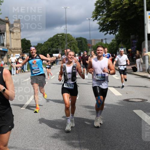 29.06.2025 - hella hamburg halbmarathon Yannick Fuchs http://msf.ph/oto/8171374 29.06.2025 10:41:15 20KM 1012, 1070, 1689, 1942, 2222, 2623, 3304, 5129, 5472, 5532, 6203, 6373, 6630, 7480, 7908, 8023, 8564, 9051, 9305, 9497, 9794, 10208, 10211, 10423, 11077, 11858, 12808, 13303, 13554, 13728, 14415, 14449, 14482, 14594, 15026, 15611, 15684, 15714, 15825, 16081, 16089, 16136, 16175, 16466, 16475, 16819, 17669, 17718, 17865, 18297, 18356 meine-sportfotos.de