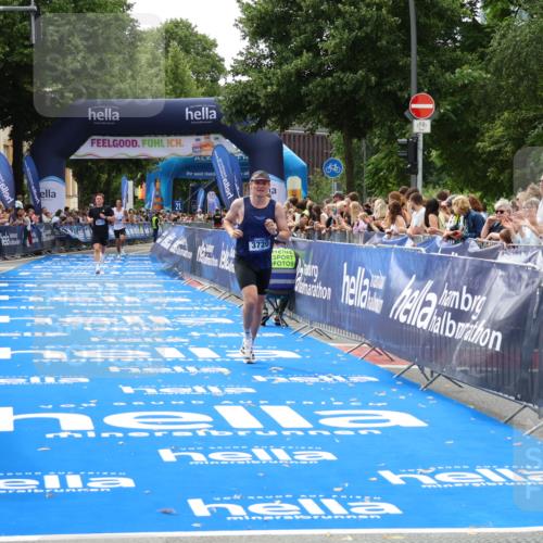 29.06.2025 - hella hamburg halbmarathon Zöllner http://msf.ph/oto/8171380 29.06.2025 10:22:39 Ziel 2618, 3720 meine-sportfotos.de