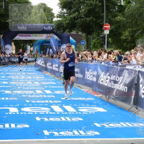 29.06.2025 - hella hamburg halbmarathon Zöllner http://msf.ph/oto/8171398 29.06.2025 10:22:40 Ziel 2618, 3720 meine-sportfotos.de