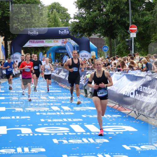 29.06.2025 - hella hamburg halbmarathon Zöllner http://msf.ph/oto/8171413 29.06.2025 10:36:30 Ziel 8084, 9296, 10404, 10680, 10852, 11304, 11833, 12916, 14075, 17723, 18062 meine-sportfotos.de