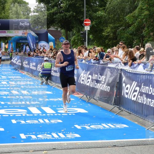 29.06.2025 - hella hamburg halbmarathon Zöllner http://msf.ph/oto/8171437 29.06.2025 10:22:40 Ziel 2618, 3720 meine-sportfotos.de