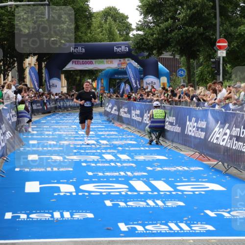 29.06.2025 - hella hamburg halbmarathon Zöllner http://msf.ph/oto/8171466 29.06.2025 10:22:43 Ziel 2618, 18897 meine-sportfotos.de