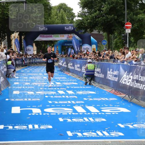29.06.2025 - hella hamburg halbmarathon Zöllner http://msf.ph/oto/8171480 29.06.2025 10:22:44 Ziel 2618, 18897 meine-sportfotos.de