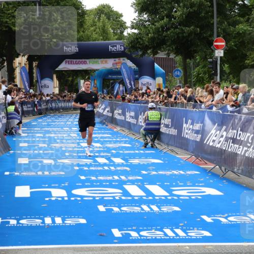 29.06.2025 - hella hamburg halbmarathon Zöllner http://msf.ph/oto/8171488 29.06.2025 10:22:44 Ziel 2618, 18897 meine-sportfotos.de