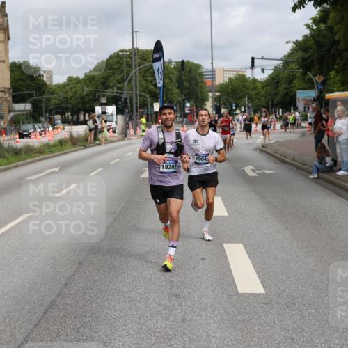 29.06.2025 - hella hamburg halbmarathon Yannick Fuchs http://msf.ph/oto/8171495 29.06.2025 10:24:43 20KM 1758, 2021, 2180, 6781, 7186, 7231, 8784, 9137, 9571, 10156, 10790, 12234, 12308, 13374, 13838, 14164, 15672, 15880, 16118, 16736, 16818, 17197, 18422, 18737, 19042, 19202, 19203, 19204 meine-sportfotos.de