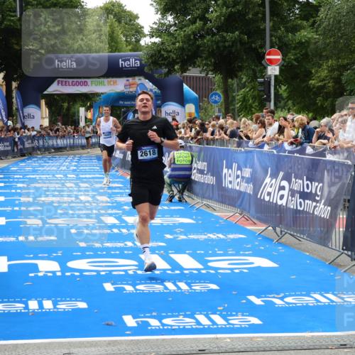 29.06.2025 - hella hamburg halbmarathon Zöllner http://msf.ph/oto/8171524 29.06.2025 10:22:46 Ziel 2618, 18897 meine-sportfotos.de