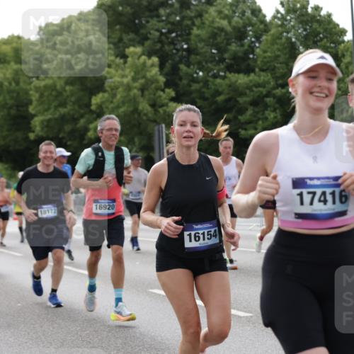 29.06.2025 - hella hamburg halbmarathon Jannik Wohlers http://msf.ph/oto/8171531 29.06.2025 10:21:42 Lombardsbrücke 1003, 1294, 1419, 1963, 2009, 2063, 2514, 2744, 3050, 3172, 3458, 3606, 3768, 4046, 4366, 5641, 6676, 6881, 6977, 7162, 8431, 8860, 8884, 8954, 9002, 9062, 9327, 9788, 9807, 10088, 10167, 10210, 10710, 11440, 12894, 13255, 13477, 14053, 14055, 14059, 14168, 14180, 15129, 15324, 15635, 15660, 16143, 16154, 16161, 16796, 16920, 17416, 17556, 17696, 17944, 18172, 18661, 19008, 19154 meine-sportfotos.de