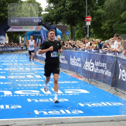 29.06.2025 - hella hamburg halbmarathon Zöllner http://msf.ph/oto/8171537 29.06.2025 10:22:46 Ziel 2618, 18897 meine-sportfotos.de