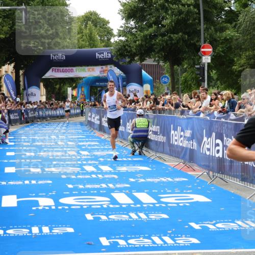29.06.2025 - hella hamburg halbmarathon Zöllner http://msf.ph/oto/8171555 29.06.2025 10:22:47 Ziel 2618, 18897 meine-sportfotos.de
