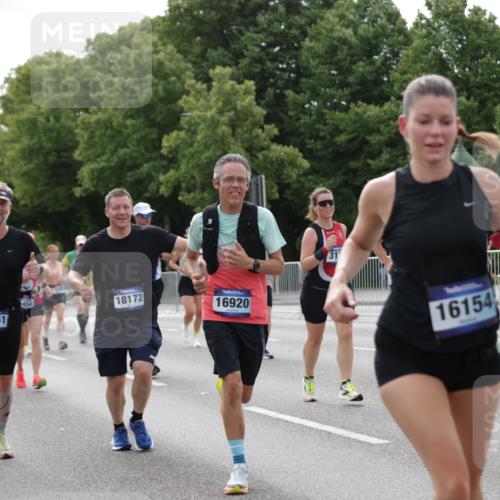 29.06.2025 - hella hamburg halbmarathon Jannik Wohlers http://msf.ph/oto/8171560 29.06.2025 10:21:43 Lombardsbrücke 1003, 1294, 1419, 1963, 2009, 2063, 2514, 2744, 3050, 3172, 3458, 3606, 3768, 4046, 4366, 5641, 6676, 6881, 6977, 7162, 8431, 8860, 8884, 8954, 9002, 9327, 9516, 9788, 9807, 10088, 10167, 10710, 11440, 12894, 13255, 14053, 14055, 14059, 14168, 14180, 14442, 15129, 15324, 15635, 15660, 16143, 16154, 16161, 16796, 16920, 17416, 17556, 17696, 17944, 18172, 18661, 19008, 19154 meine-sportfotos.de