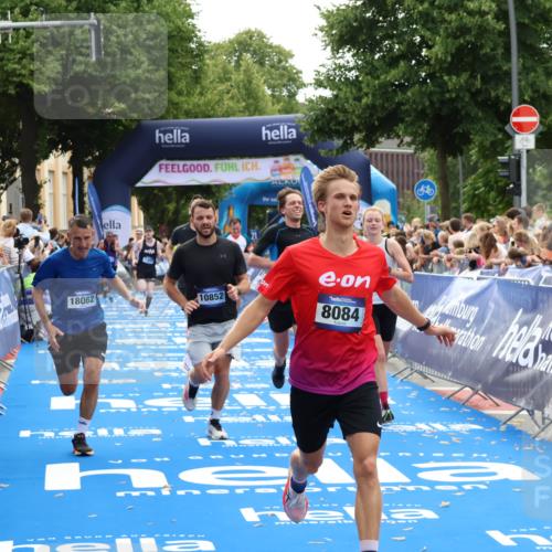 29.06.2025 - hella hamburg halbmarathon Zöllner http://msf.ph/oto/8171563 29.06.2025 10:36:33 Ziel 2121, 8084, 8121, 9296, 10404, 10680, 10852, 11304, 11833, 12916, 17723, 18062 meine-sportfotos.de